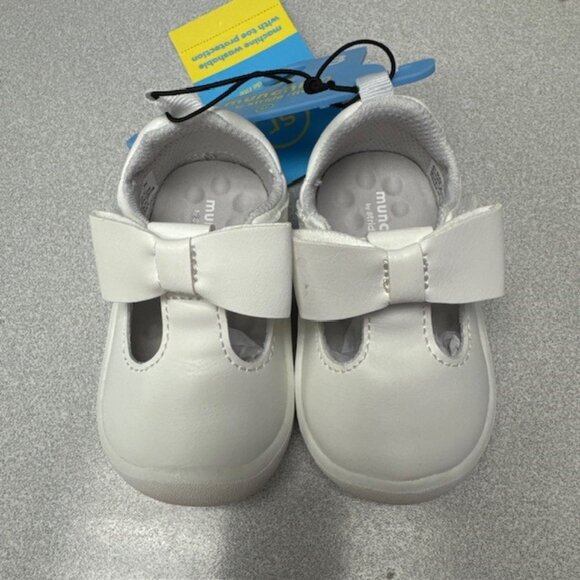 NEW STRIDE RITE MUNCHKIN WHITE VELCRO SHOES, SIZE 4 - Picture 2 of 5